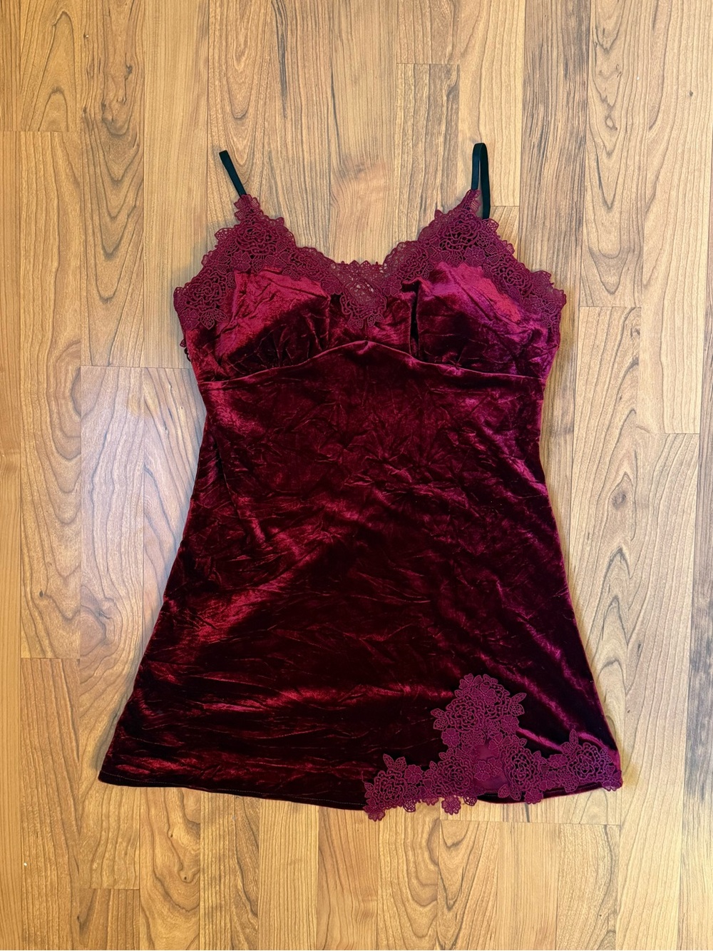 Women's Velvet Lace Chemise in Burgundy
